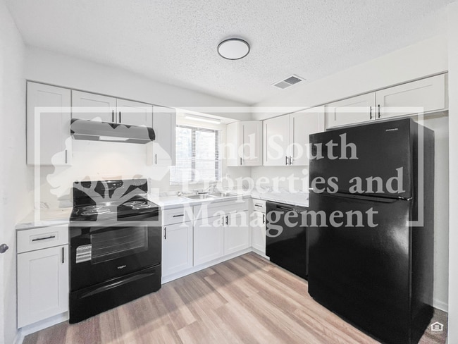 Photo - 105 Rosalynn Cir