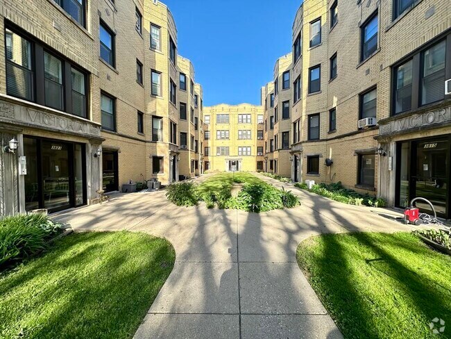 Building Photo - 3819.5 N Greenview Ave Rental