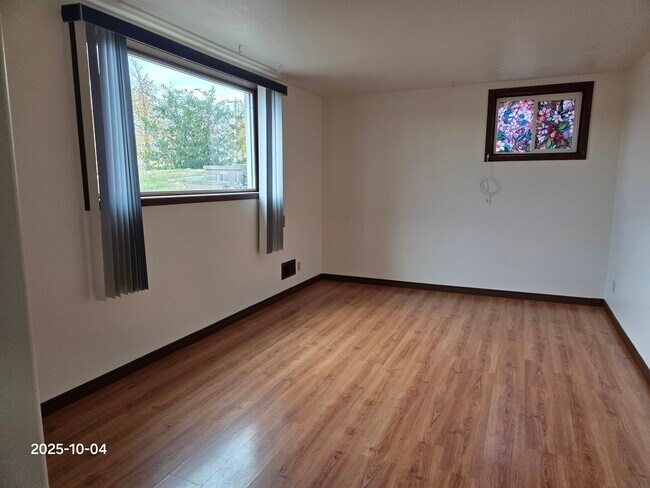 Photo - 2808A 14 St NW