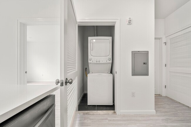 Photo - 51 E Main St Unidad 306