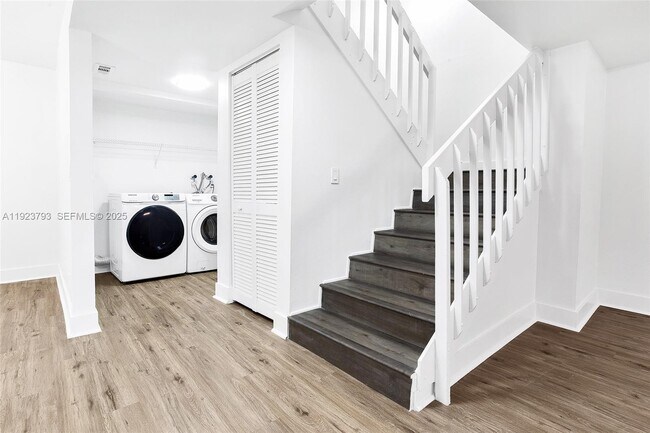 Photo - 4059 Palm Bay Cir