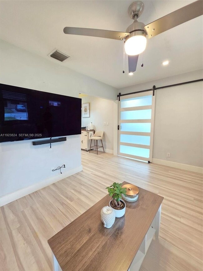 Photo - 250 NE 42nd St