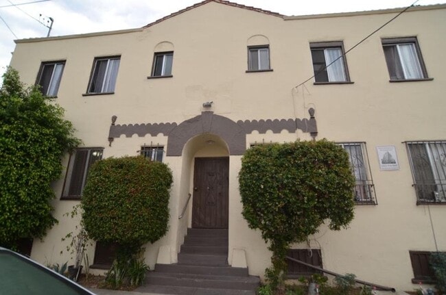 Building Photo - Budlong Apartments...Newly Renovated One B... Unit 2410 A
