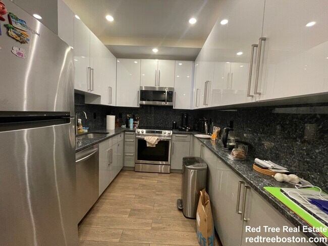 Photo - 1616 Beacon St Unit 1