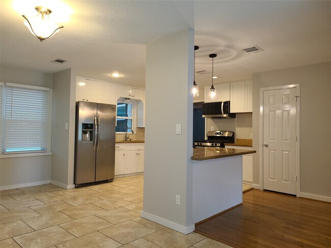 Photo - 3314 Rochdale St