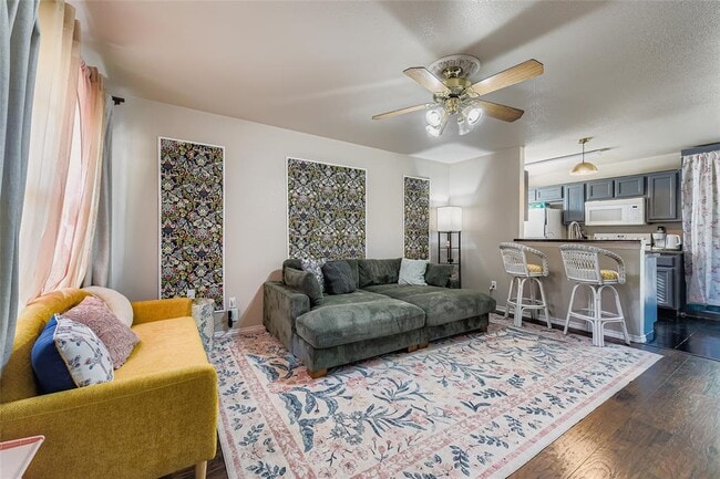 Building Photo - 930 Panorama Dr Rental