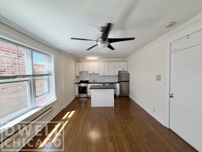 Building Photo - 930 Green Bay Rd Unit 2C`