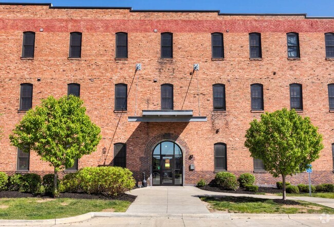 Building Photo - Riverpoint Lofts