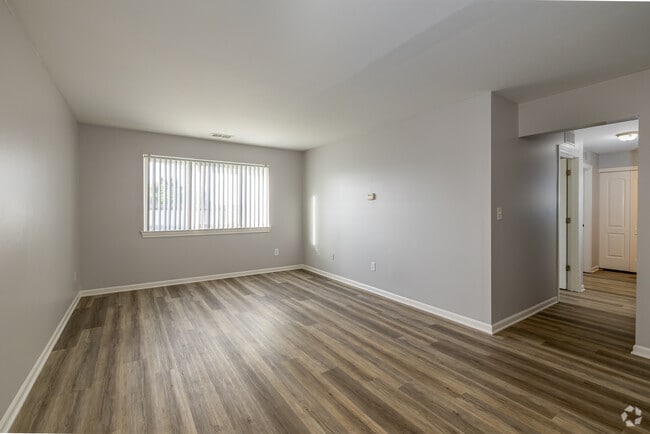 2BR, 1BA - 800SF - Living Room - Fountain West Apartments