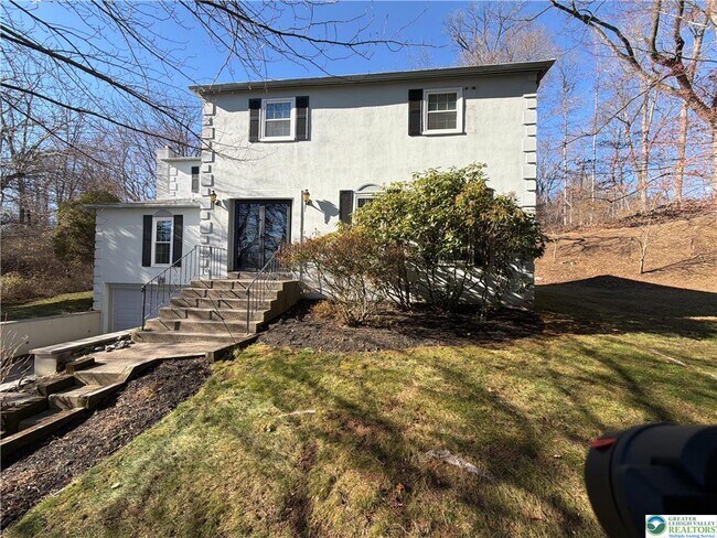 Photo - 639 Heather Ln