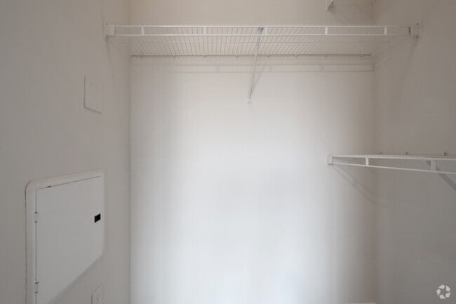 1BR, 1BA - 648SF
