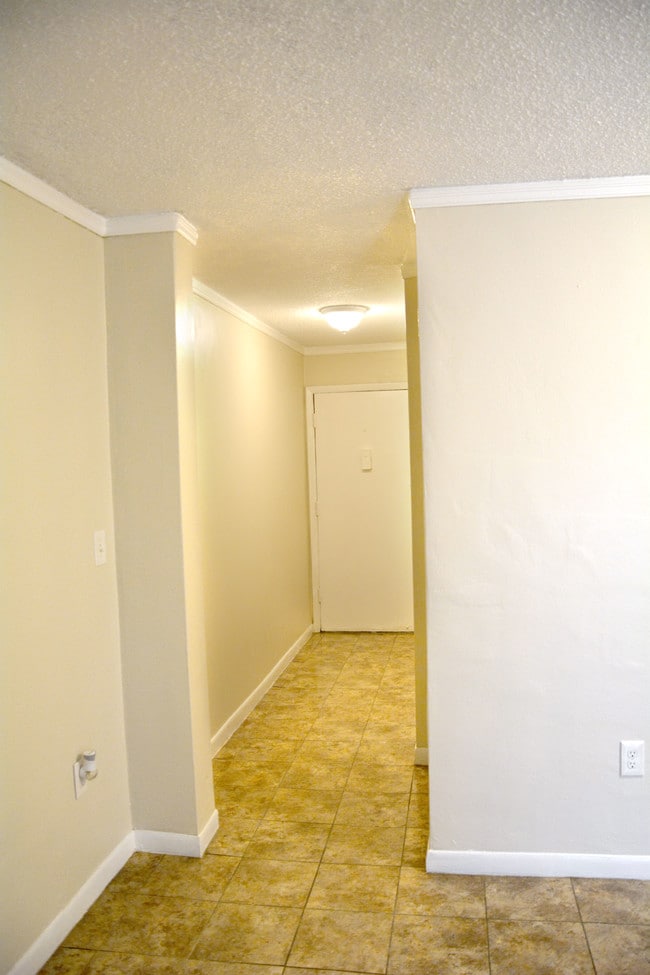 Building Photo - 2498 SW 17th Ave Unit 4104