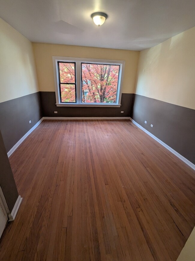 Livingroom - 8201 S Ada St