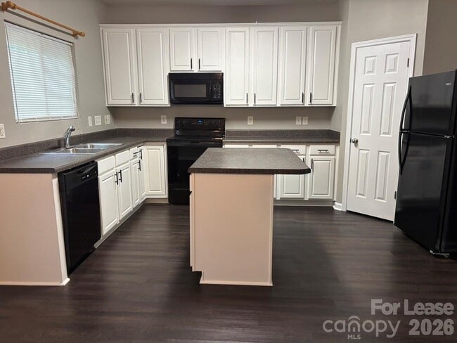 Photo - 18 Sharpstone Ln