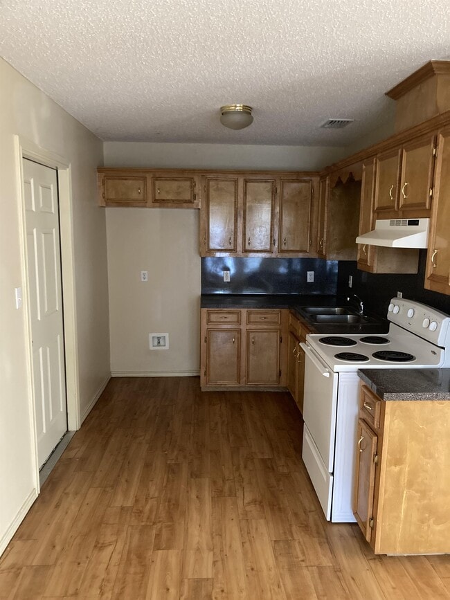 Photo - 542 Amigos Ln