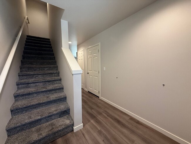 5301 Smitten St