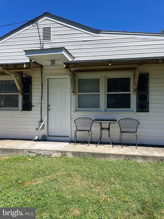 Building Photo - 5527 Halwis St Rental