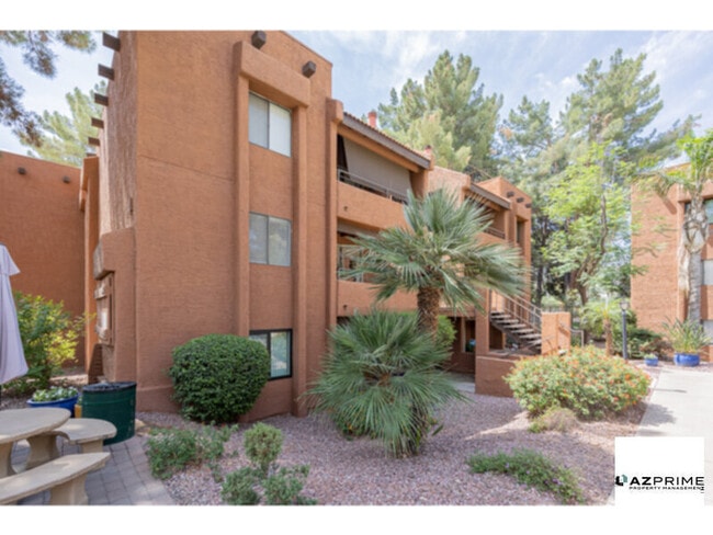 Building Photo - FREE FIRST MONTH'S RENT MOVE IN SPECIAL! B... Rental