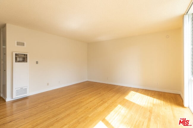 Photo - 11133 ROSE Ave Unit 25