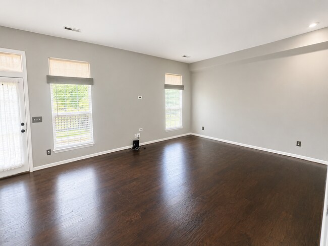 Photo - 711 Dutchman Ct