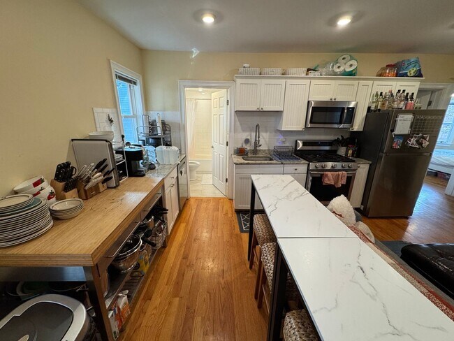 Photo - BEAUTIFUL UNIT IN CAMBRIDGE!!!!!!!!!!!