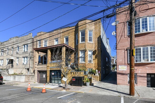 Photo - 1402 8th St Unit 2