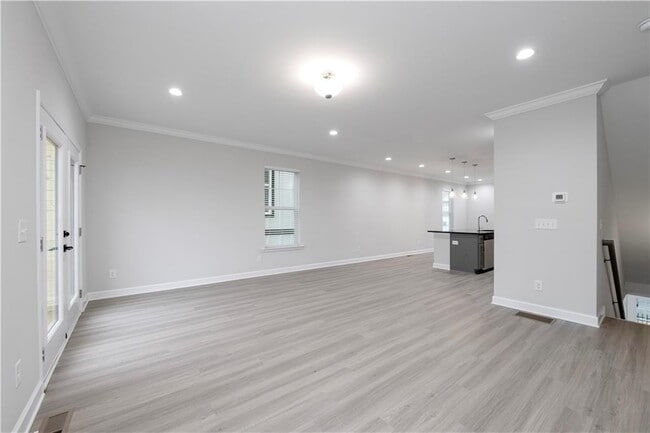 Photo - 1994 Main St NW