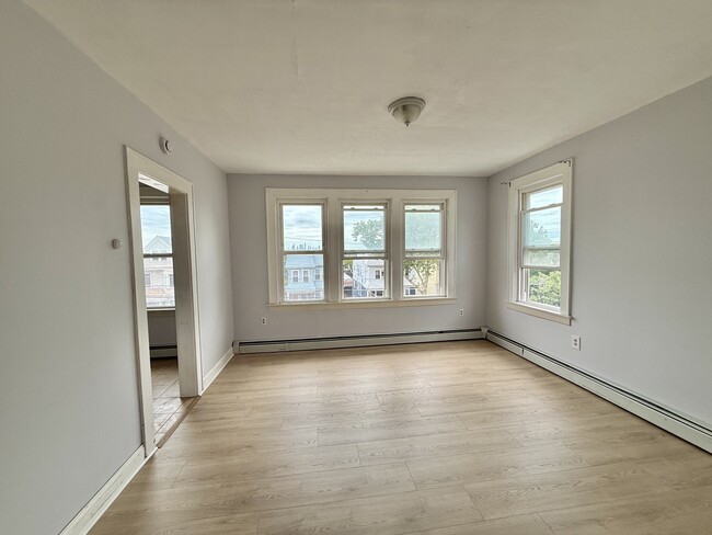 Photo - 165 Davis Ave