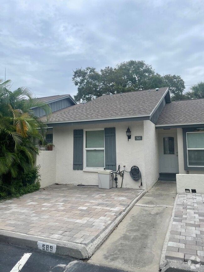 Building Photo - Villa in Belle Oaks Rental