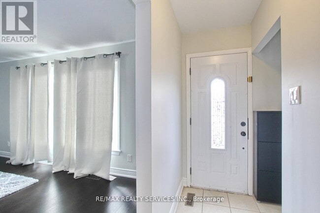 Photo - 185 Earnscliffe Cir