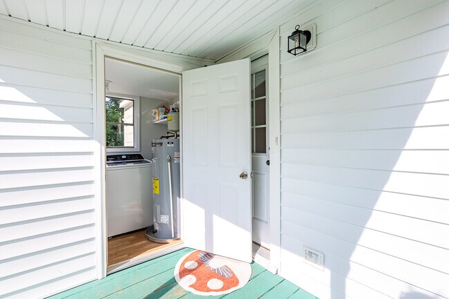 Photo - 210 Poplar St