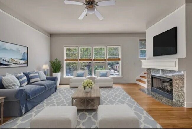 Photo - 1390 Dutch Valley Pl NE