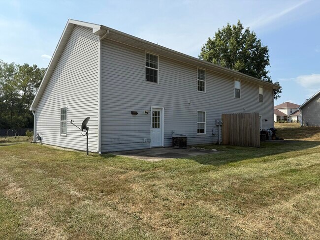 1326 N Frideriki Dr
