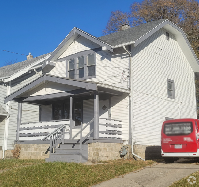 Building Photo - 2120 Elliott Ave Rental