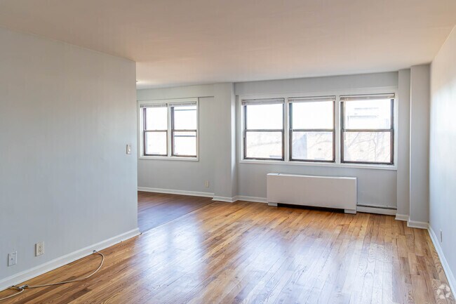 1BR, 1BA - 1,000SF - Living Area