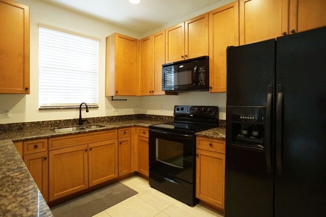 Photo - 3Bed/ 2.5Bath Townhome W/Garage - Gramercy...