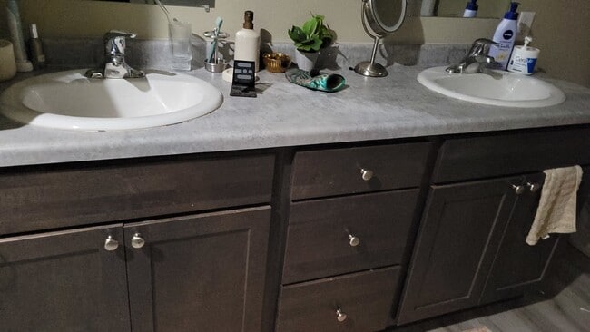 Photo - 5 Bed 3 Bath close to UWEC, bike trails, C... Unit 2