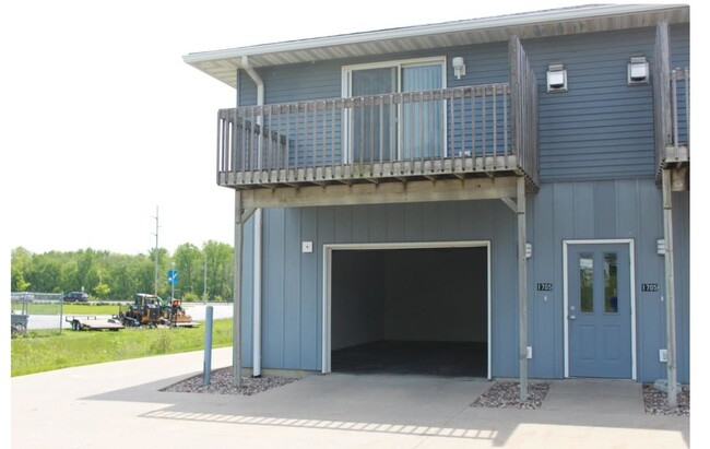 Building Photo - 1705 2nd St Rental