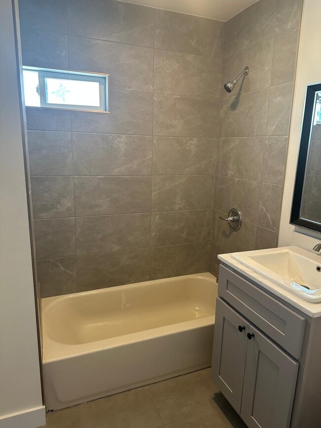 Photo - 8178 Chestnut Ave Unidad Studio