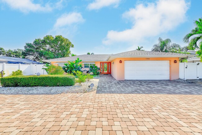 Building Photo - 3-Bedroom, 2-Bath Seminole Home – Fully Furnished & Move-In Ready!