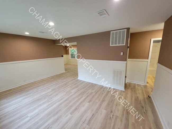 Photo - Large home in Ruskin!