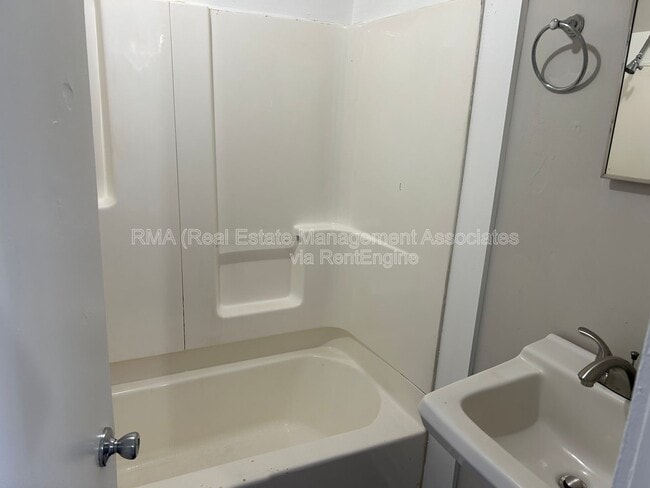 Photo - 1048 W College St Ext