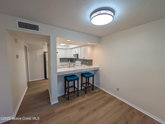 Photo - 3112-3121 Sir Hamilton Cir Unit Bldg K