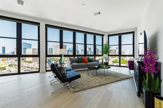 Building Photo - 800 Embassy Dr Unit 525