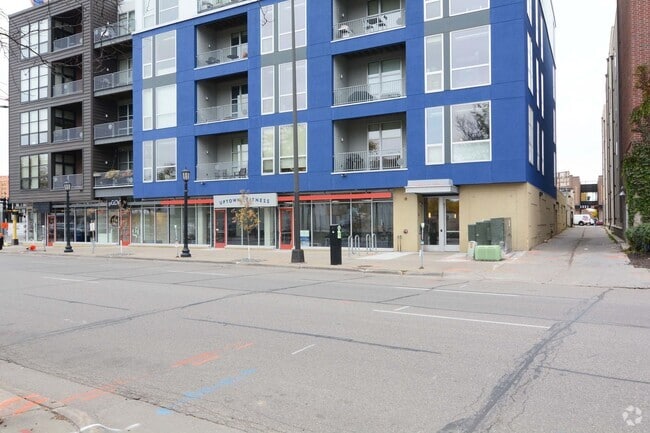 Building Photo - Modern 2-Bedroom Apartment with Private Pa... Unit 209