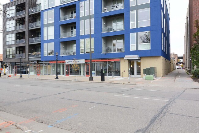 Building Photo - Modern 2-Bedroom Apartment with Private Pa... Unit 209