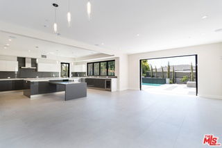 Photo - 159 S Bowling Green Way