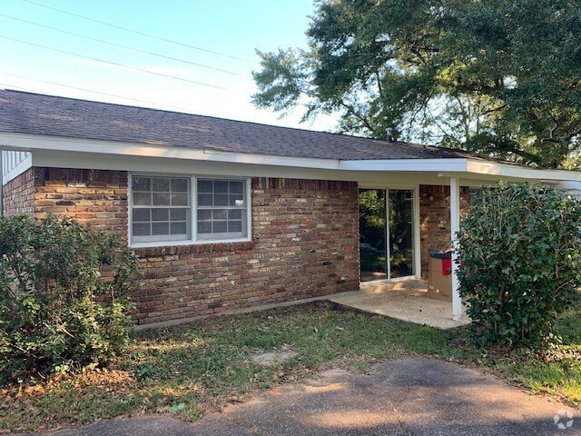 Building Photo - Freeway Heights subd. Rental