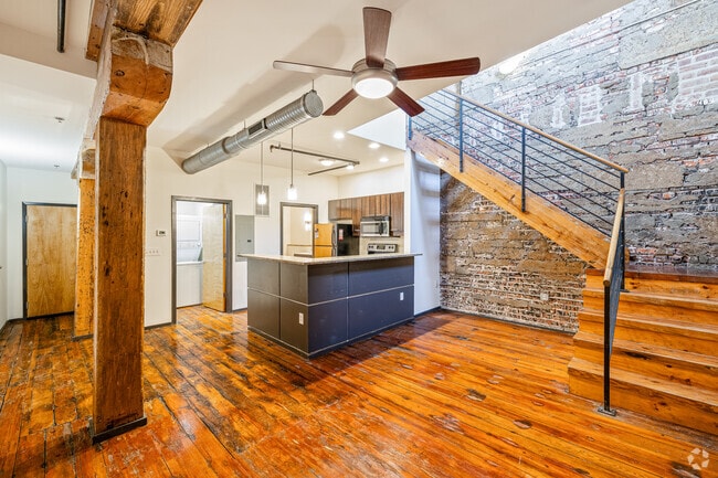 2BR, 2BA - 968SF - Living Room