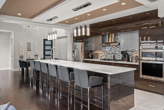 Photo - 5151-5151 Windermere Blvd S W